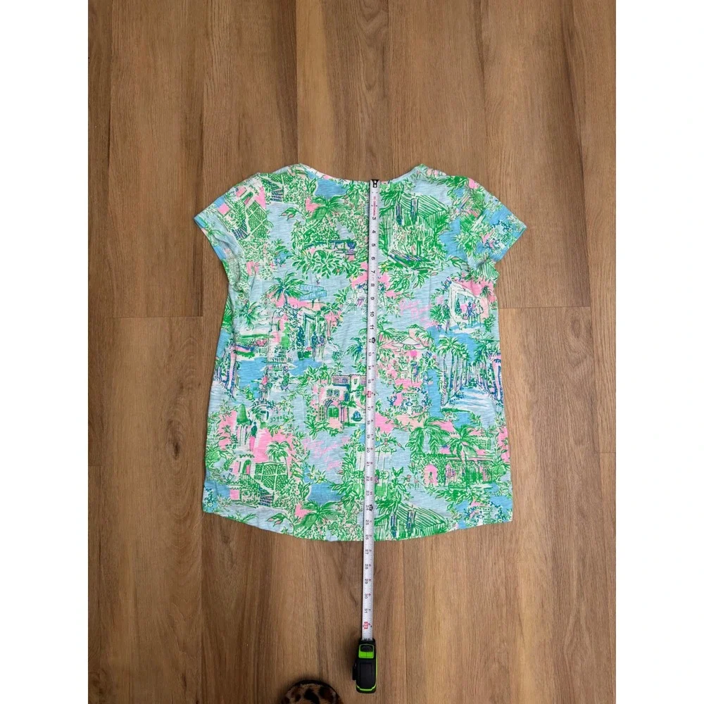 Lilly Pulitzer Etta V-Neck Tee Ocean Worth Ave Scenic Print Green Pink L preppy